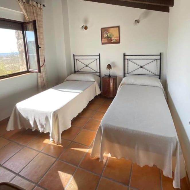 Casa Rural En Candeleda Con Piscina Y Un Maravilloso Jardin Εξωτερικό φωτογραφία